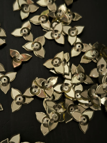 Paillettes Fleurs Trois Pétales Doré 15mm