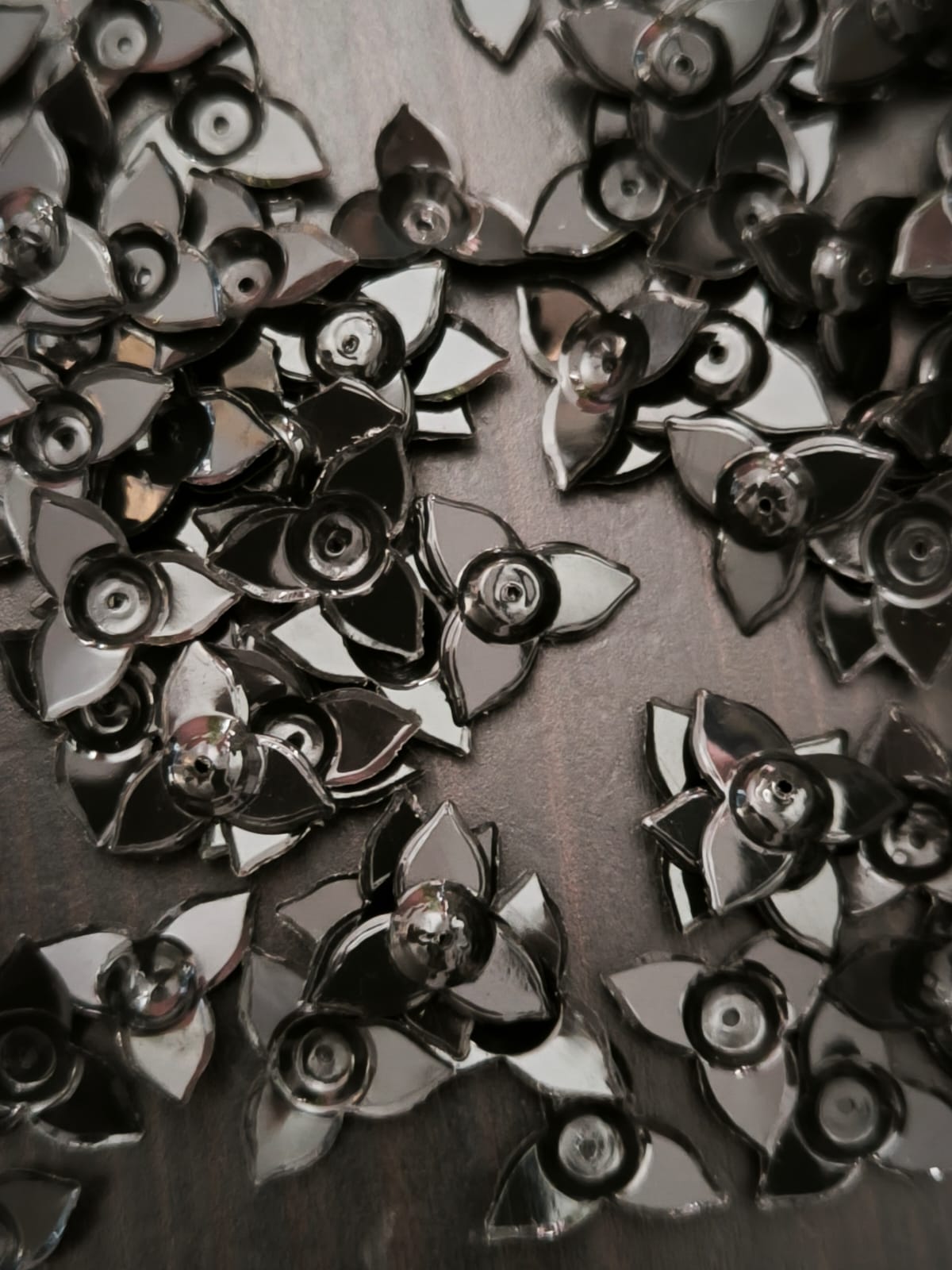 Paillettes Fleurs Trois Pétales Noir 15mm