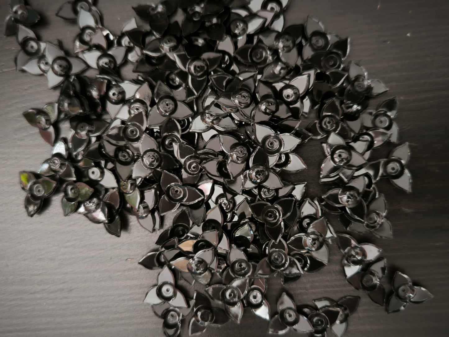 Paillettes Fleurs Trois Pétales Noir 15mm
