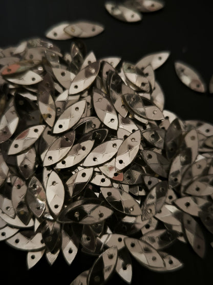 Paillettes larmes dorées incurvées 13x4 mm