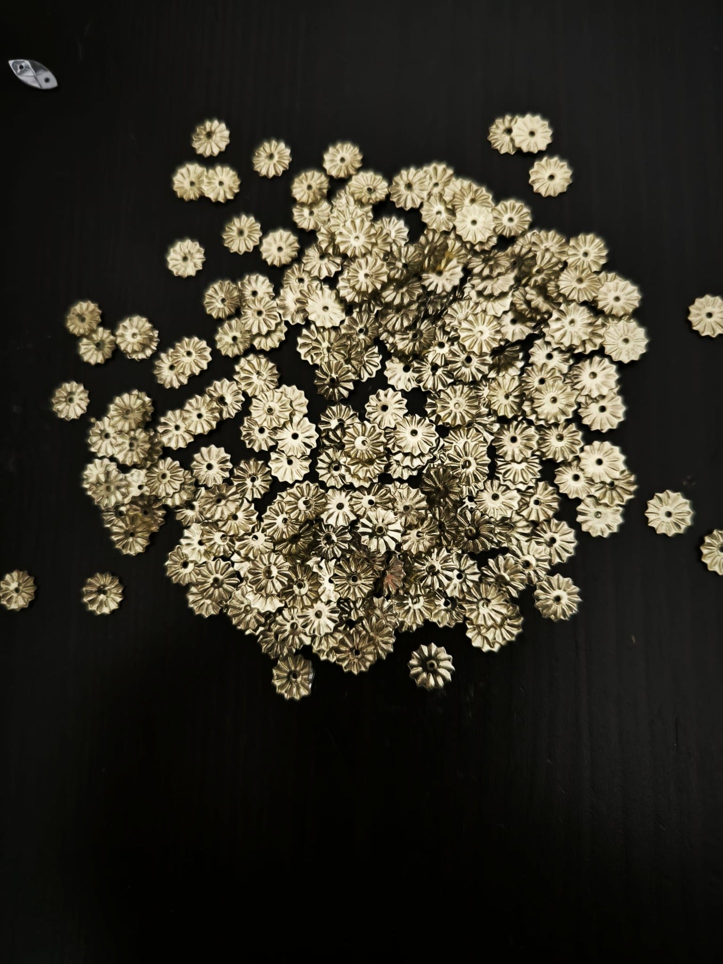 Paillettes Soleil Dorées 7 mm