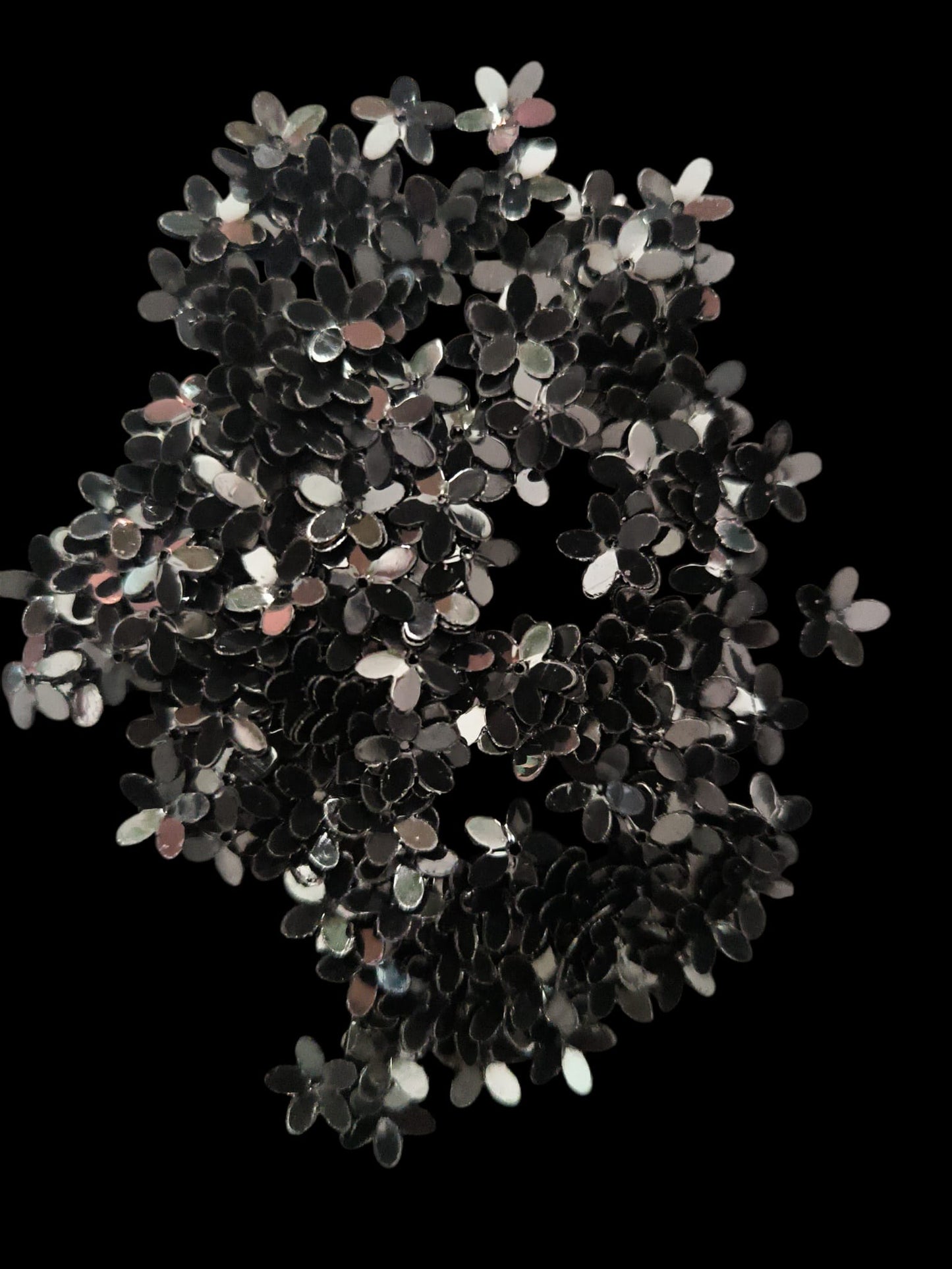 Paillettes petites fleurs noires 9 mm