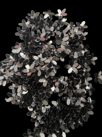 Paillettes petites fleurs noires 9 mm