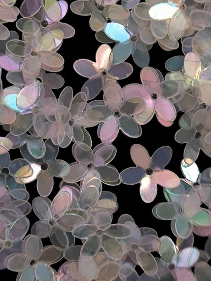 Paillettes petites fleurs blanc transparent  irisé bleu rose 9 mm
