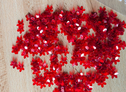 Paillettes petites fleurs rouges 9 mm