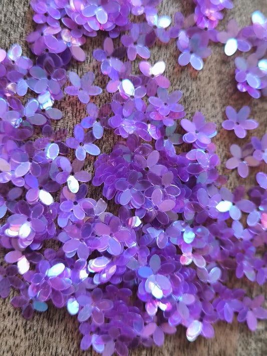 Paillettes petites fleurs violet 9 mm
