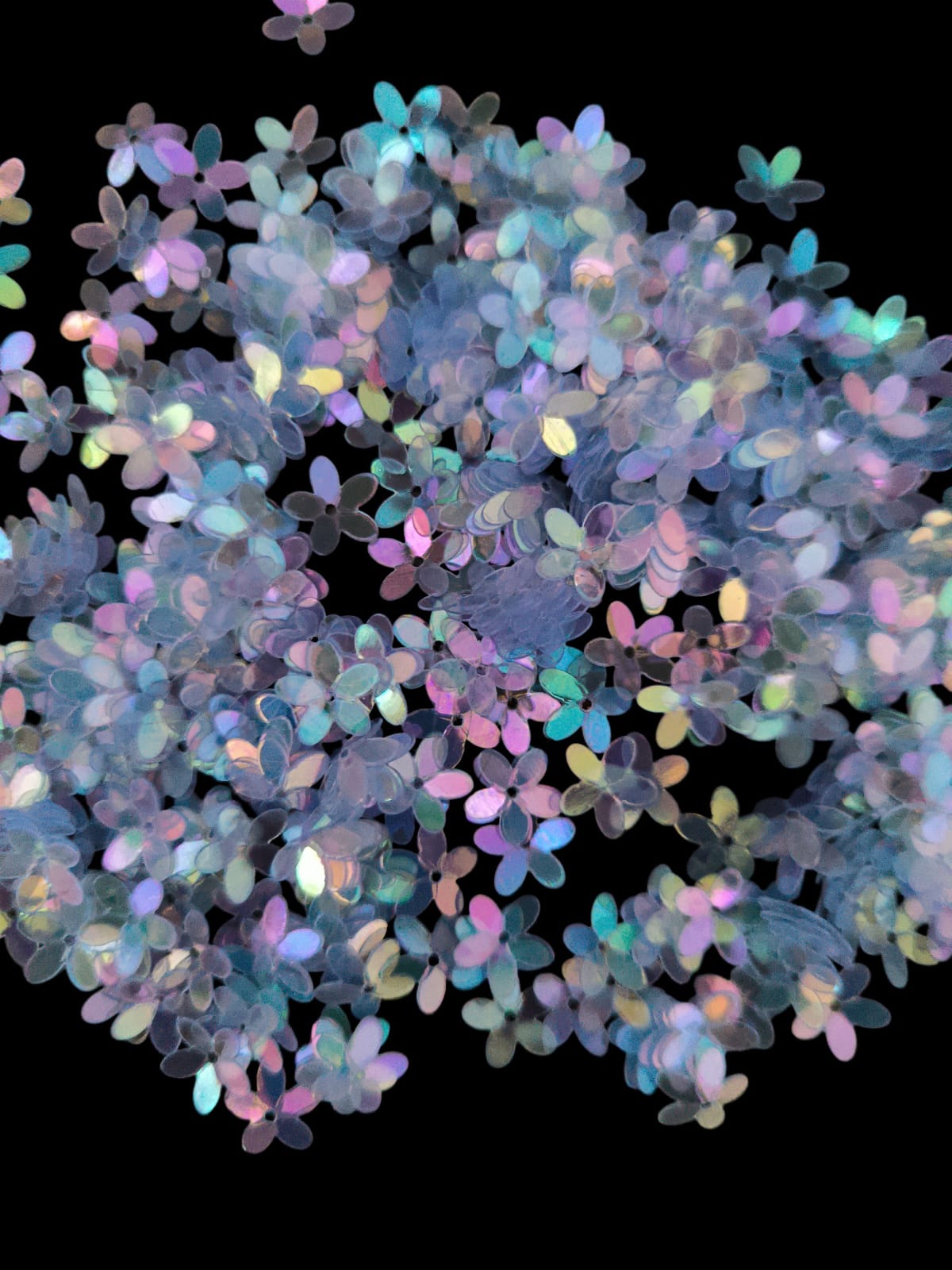 Paillettes petites fleurs bleu irisé rose violet 9 mm