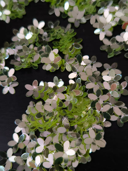 Paillettes petites fleurs miroir vert fluo 9 mm