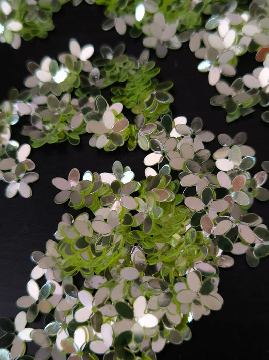 Paillettes petites fleurs miroir vert fluo 9 mm