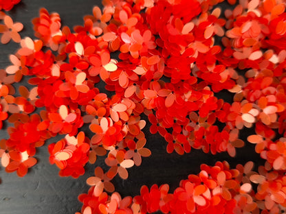 Paillettes petites fleurs oranges légèrement transparentes 9 mm