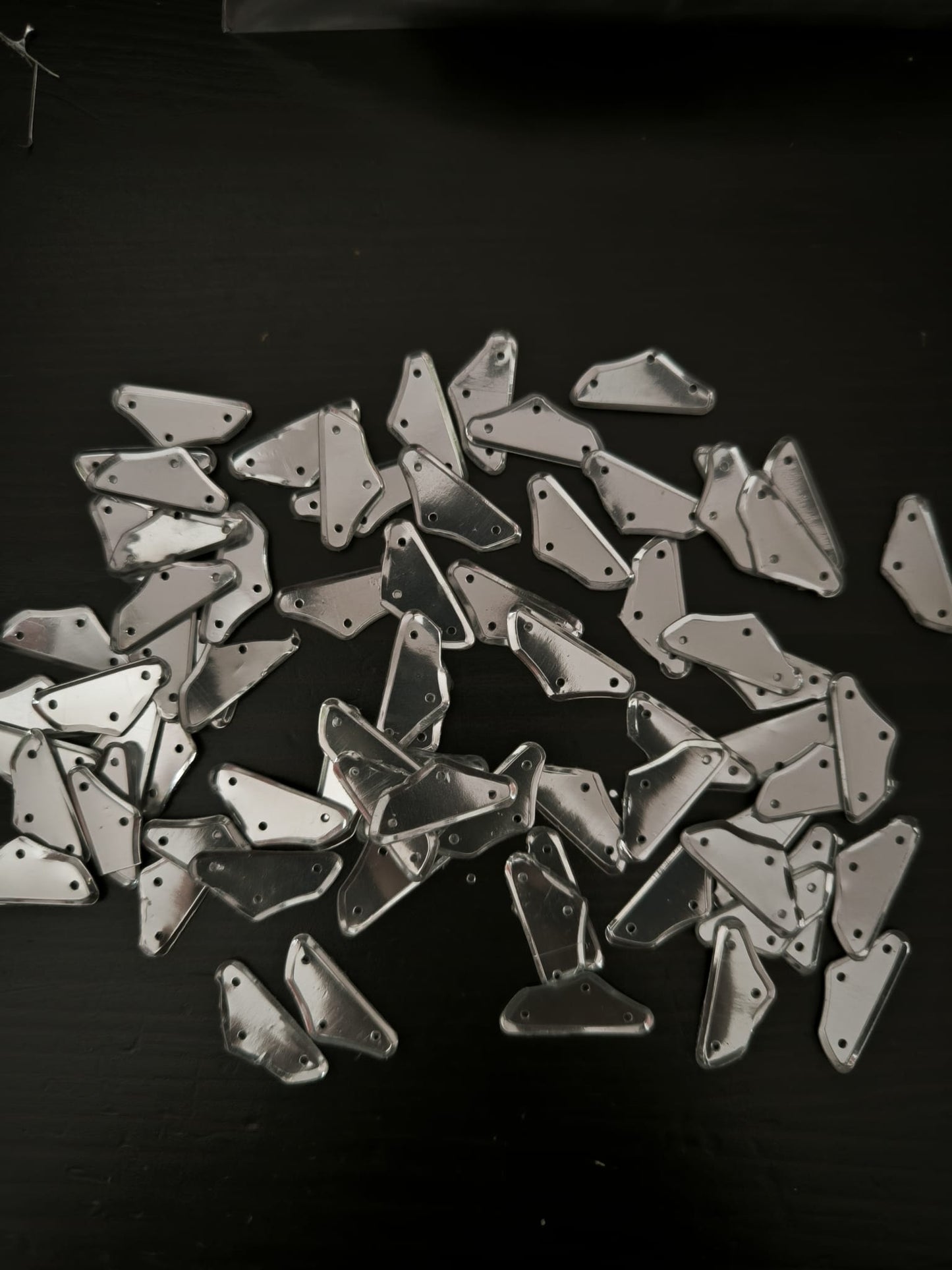 Paillettes polygones argentées brillantes 20x7 mm