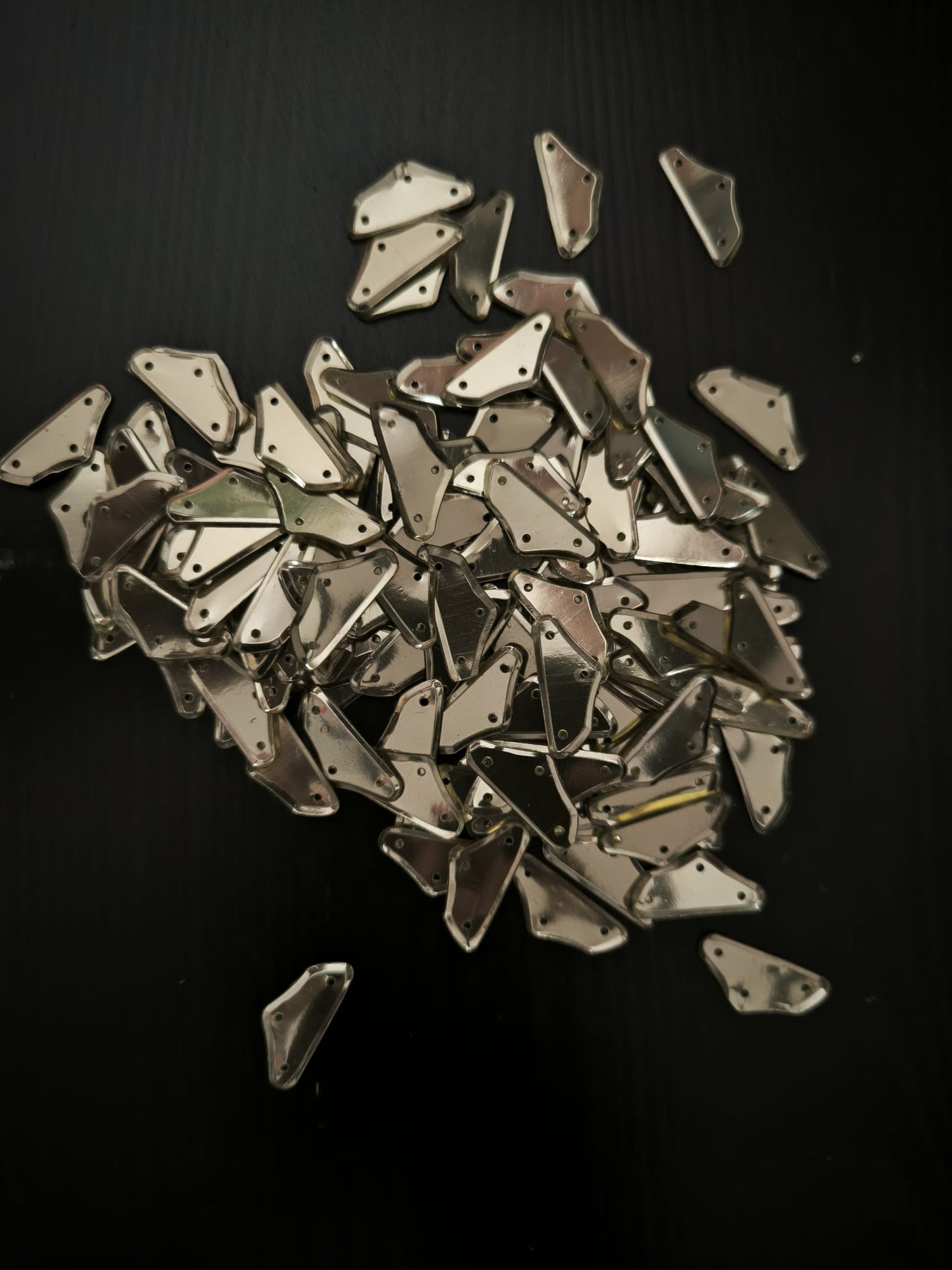 Paillettes polygones dores 20x7 mm