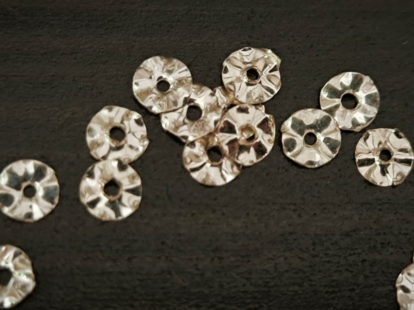 Paillettes fleurs métalliques dorées antik 4 mm - Argent véritable 30%