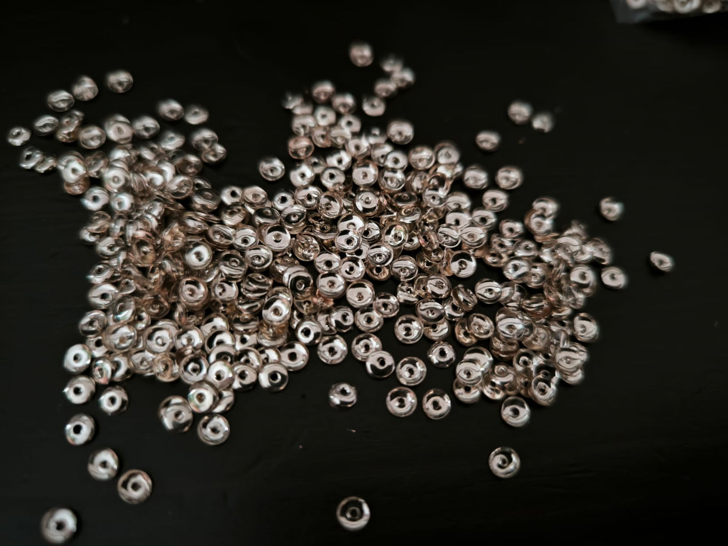 paillettes metaliques cuvettes dore antik 4mm (argent)