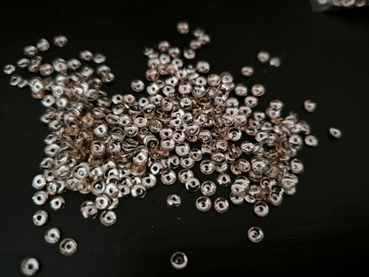 paillettes metaliques cuvettes dore antik 4mm (argent)