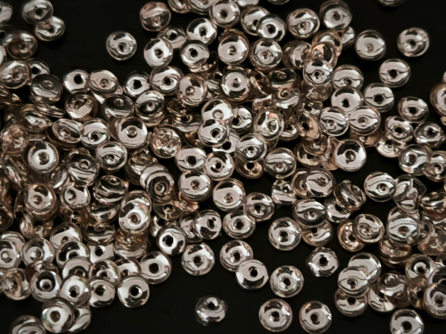 paillettes metaliques cuvettes dore antik 4mm (argent)