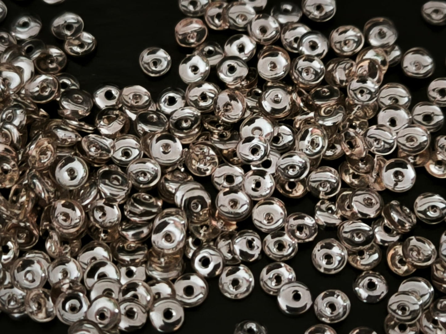 paillettes metaliques cuvettes dore antik 4mm (argent)