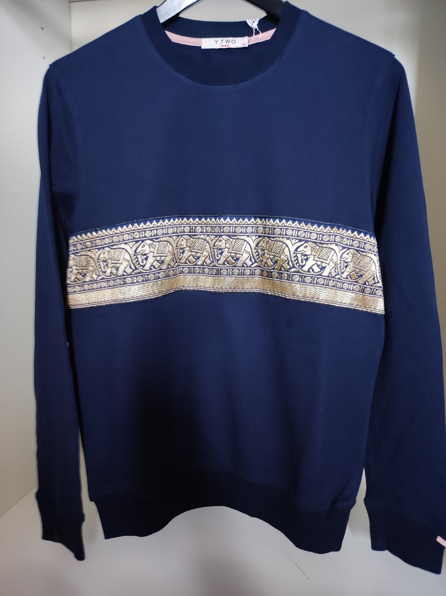 Sweat shirt brode main modele Elefanta