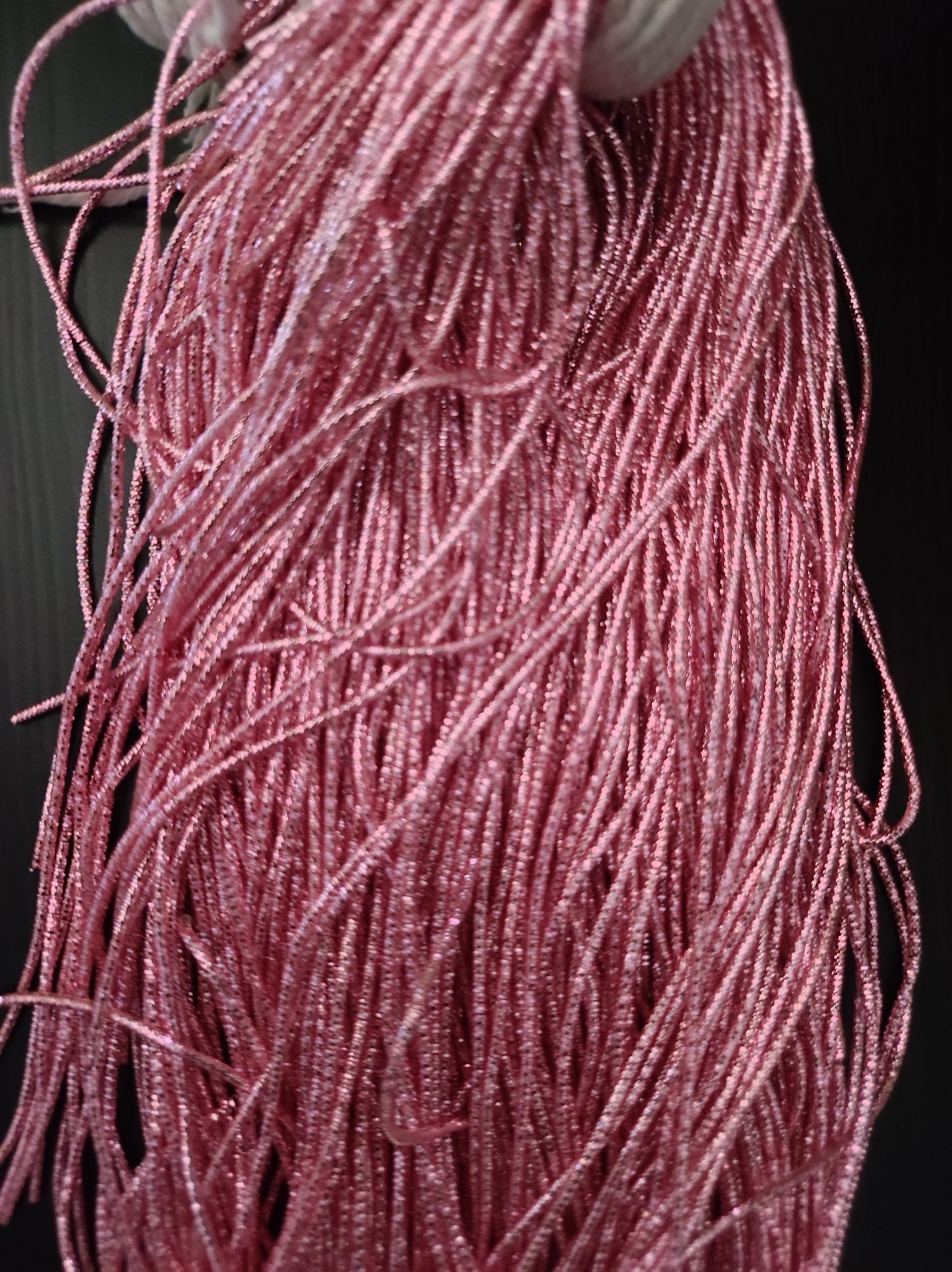 Fil broderie cannetille frisée rose brillante