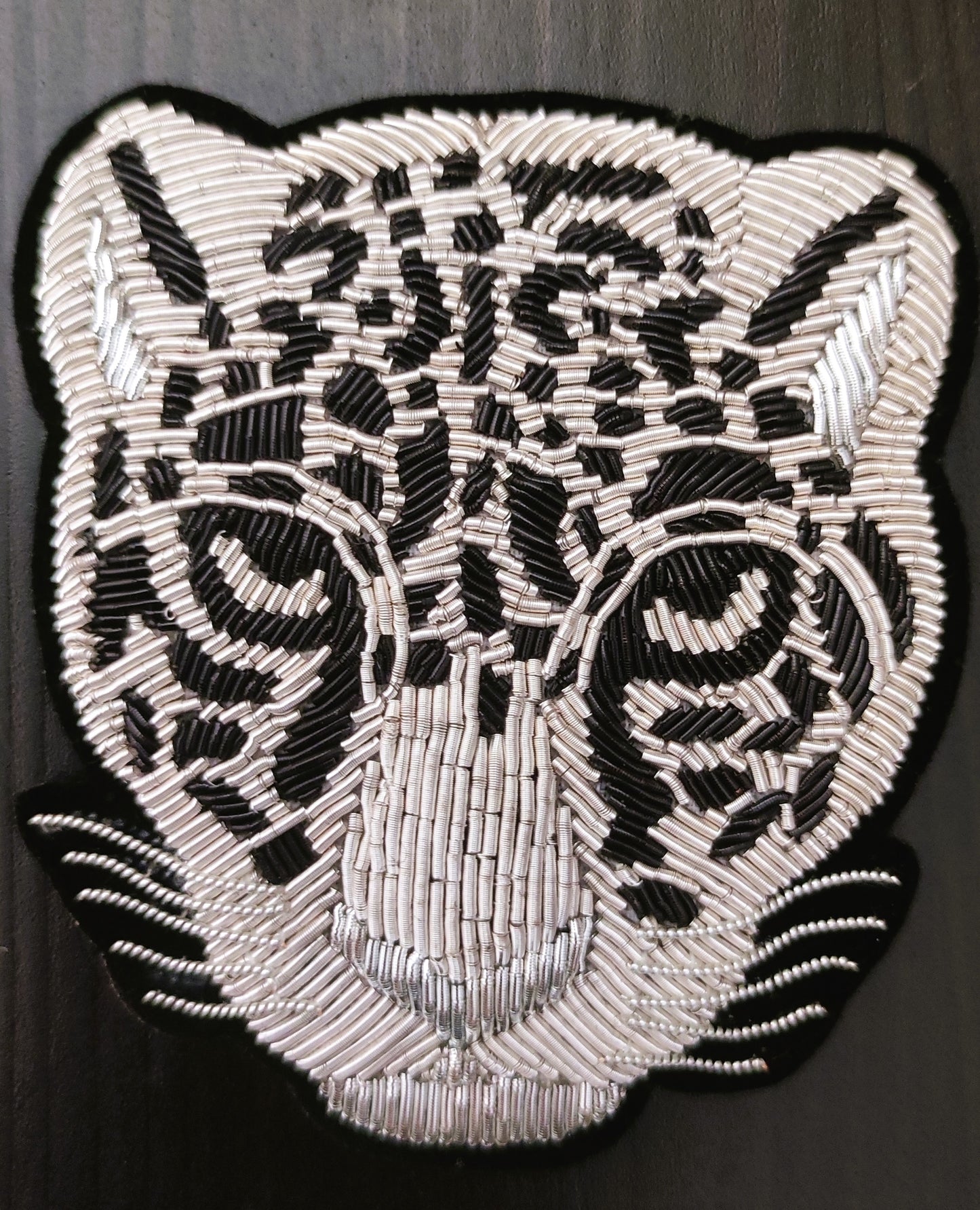 Patch brodé leopard argenté