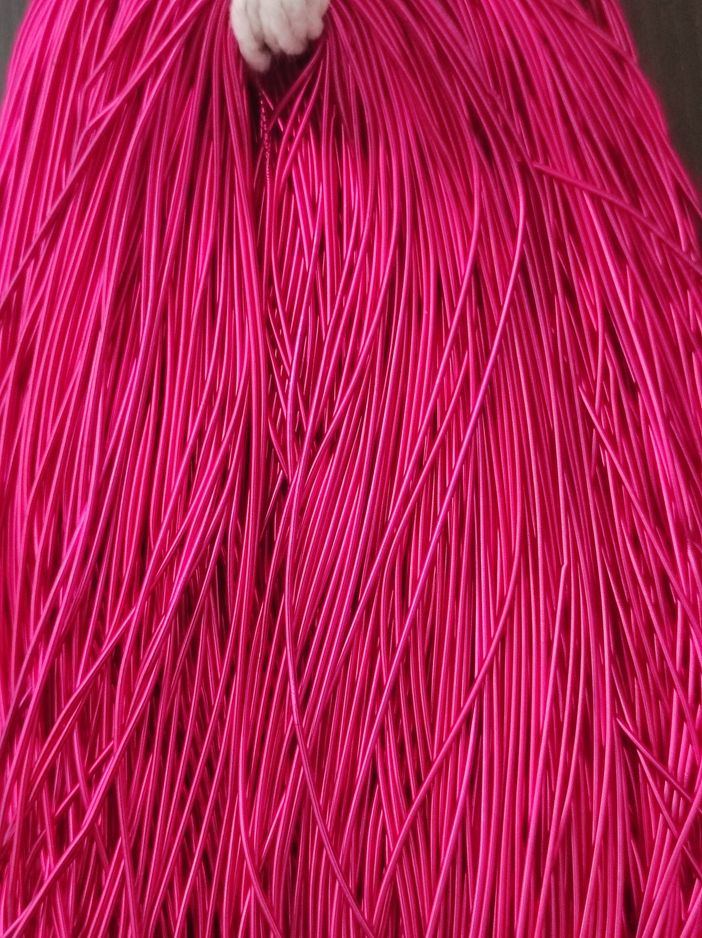 fil à broder cannetille rose fuchsia brillante lisse fine