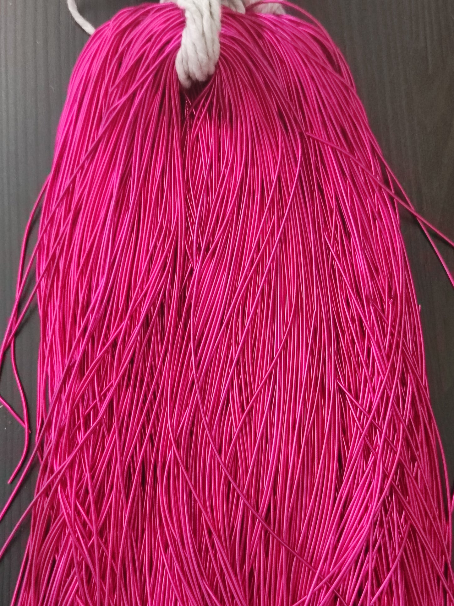 fil à broder cannetille rose fuchsia brillante lisse fine