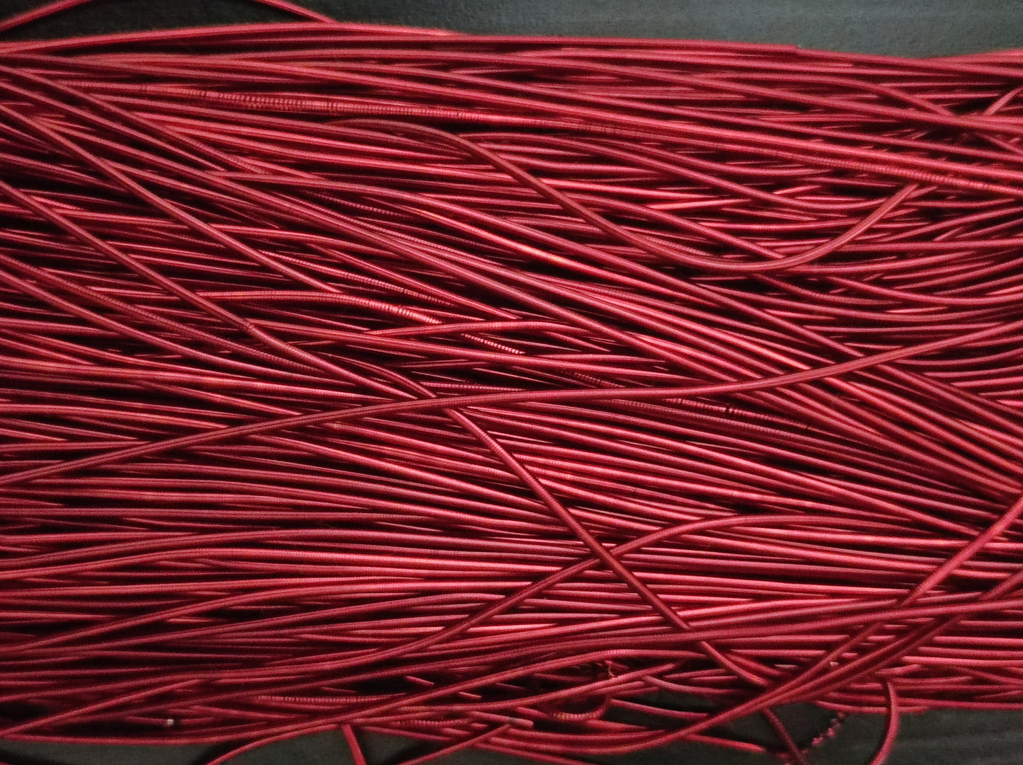 fil à broder cannetille rouge bordeau brillante lisse fine